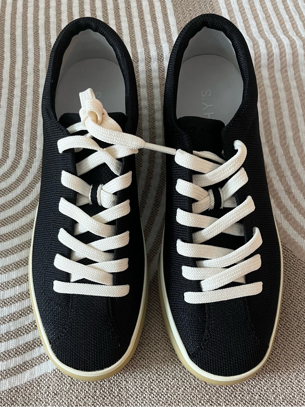 Rothy’s The Lace Up Sneaker, Black w/white laces, Size 7~ NEW WITH BOX - Picture 2 of 5